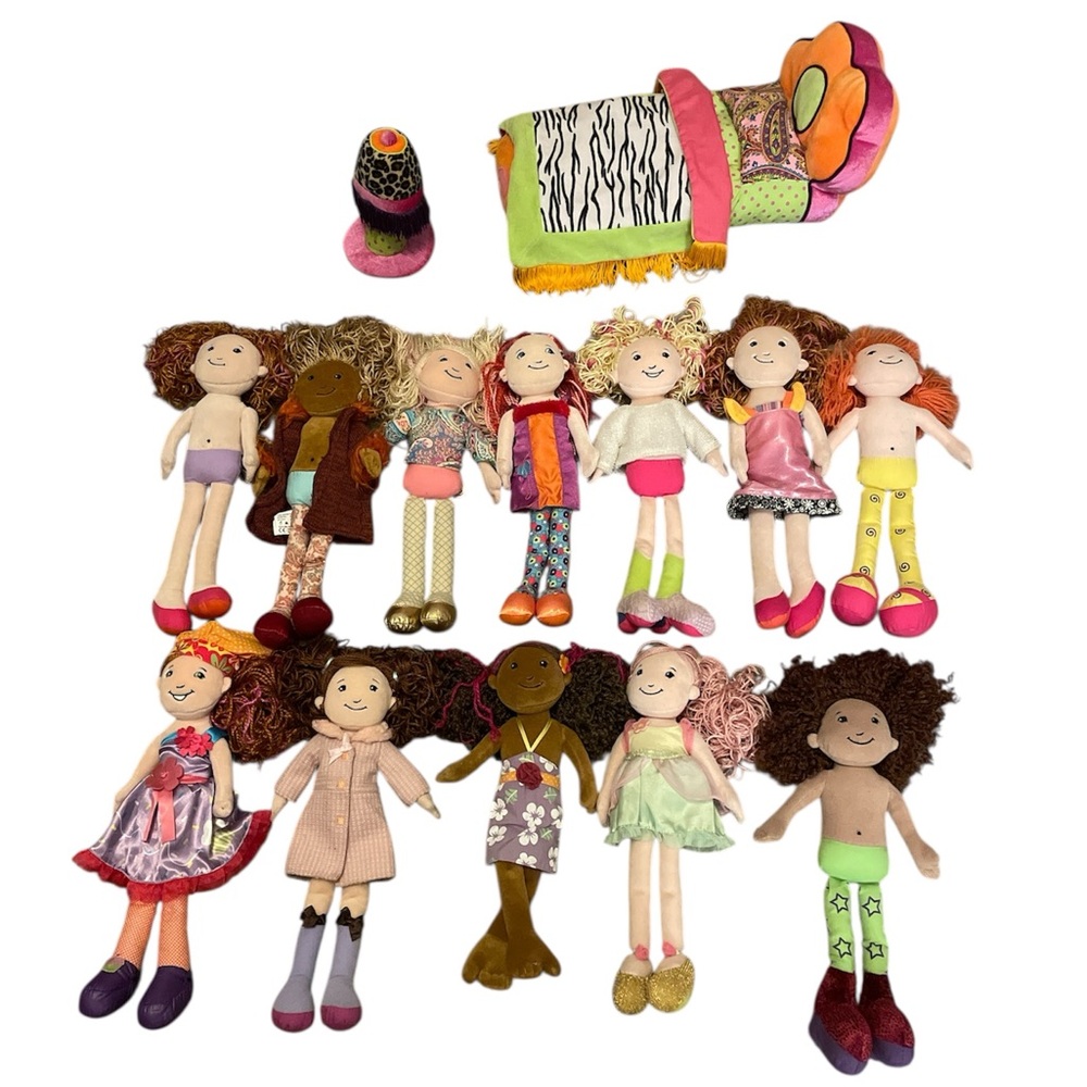 Manhattan Toy Groovy Girls 12 Dolls Bundle with Bed and Lamp